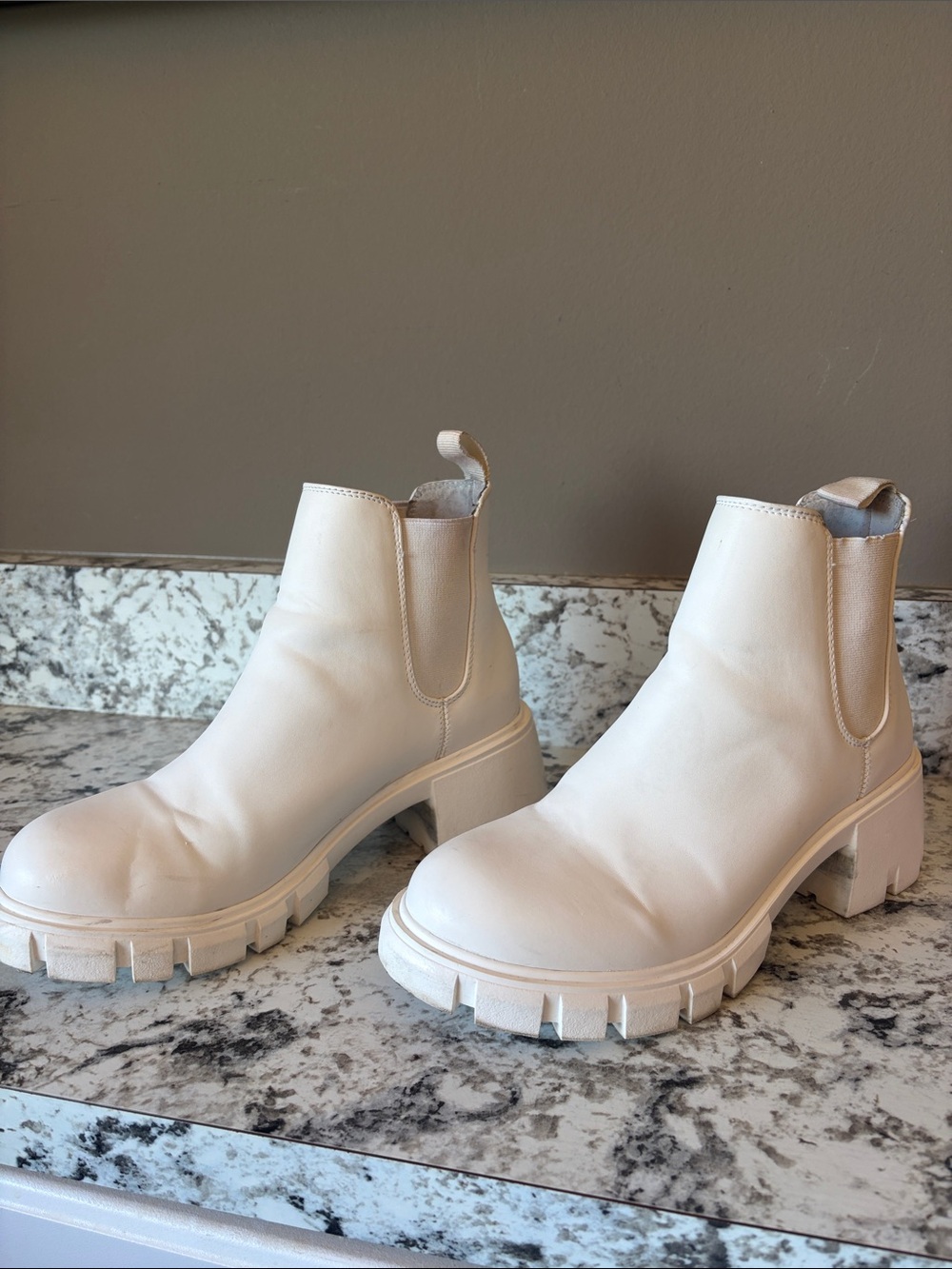 Steve Madden Chunky Chelsea Boot - White